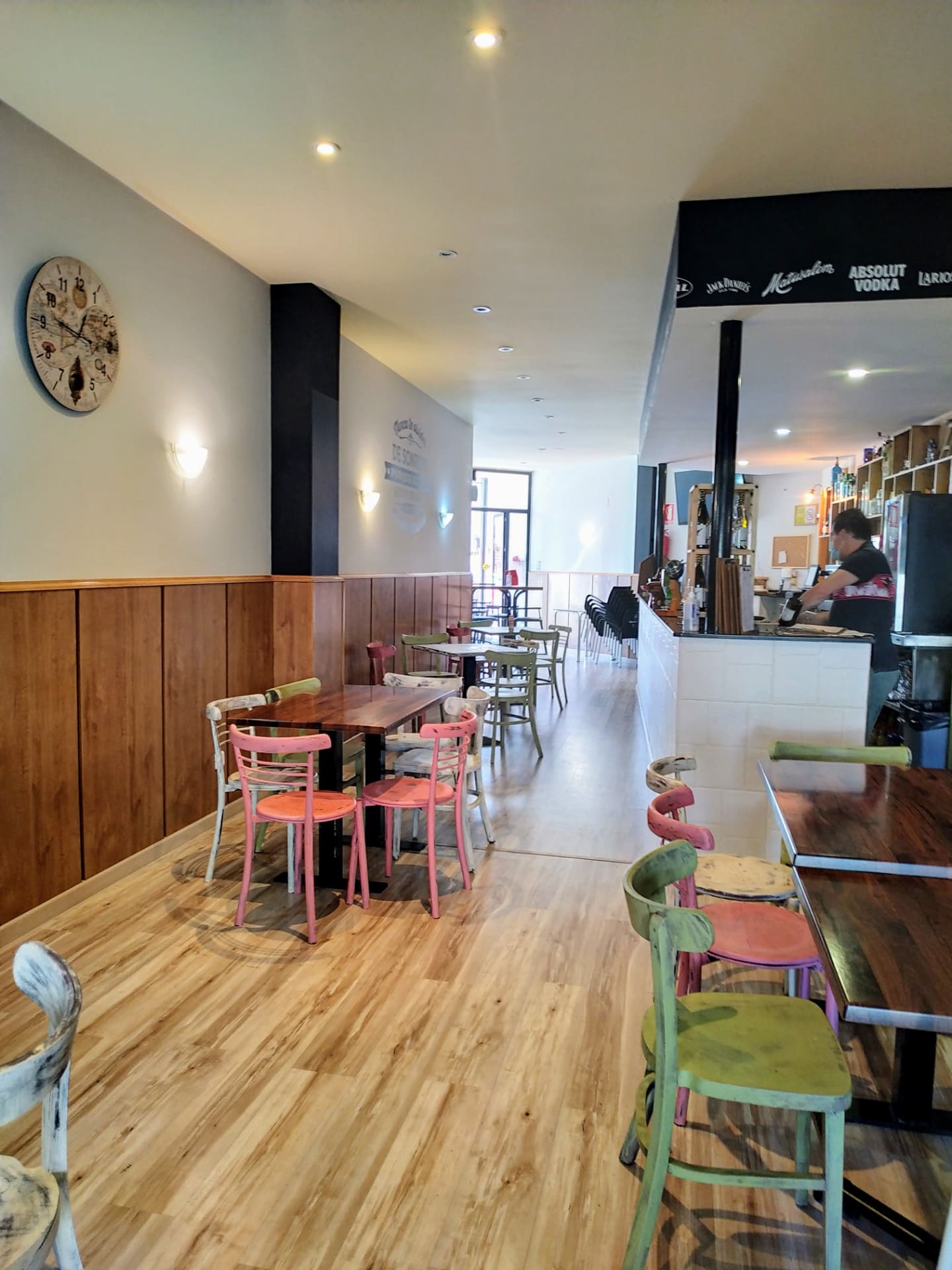 Buenos menús para peregrinos y visitantes de cocina casera gallega a 400 metros de la casa de Concello de Caldas de Reis, Pontevedra.