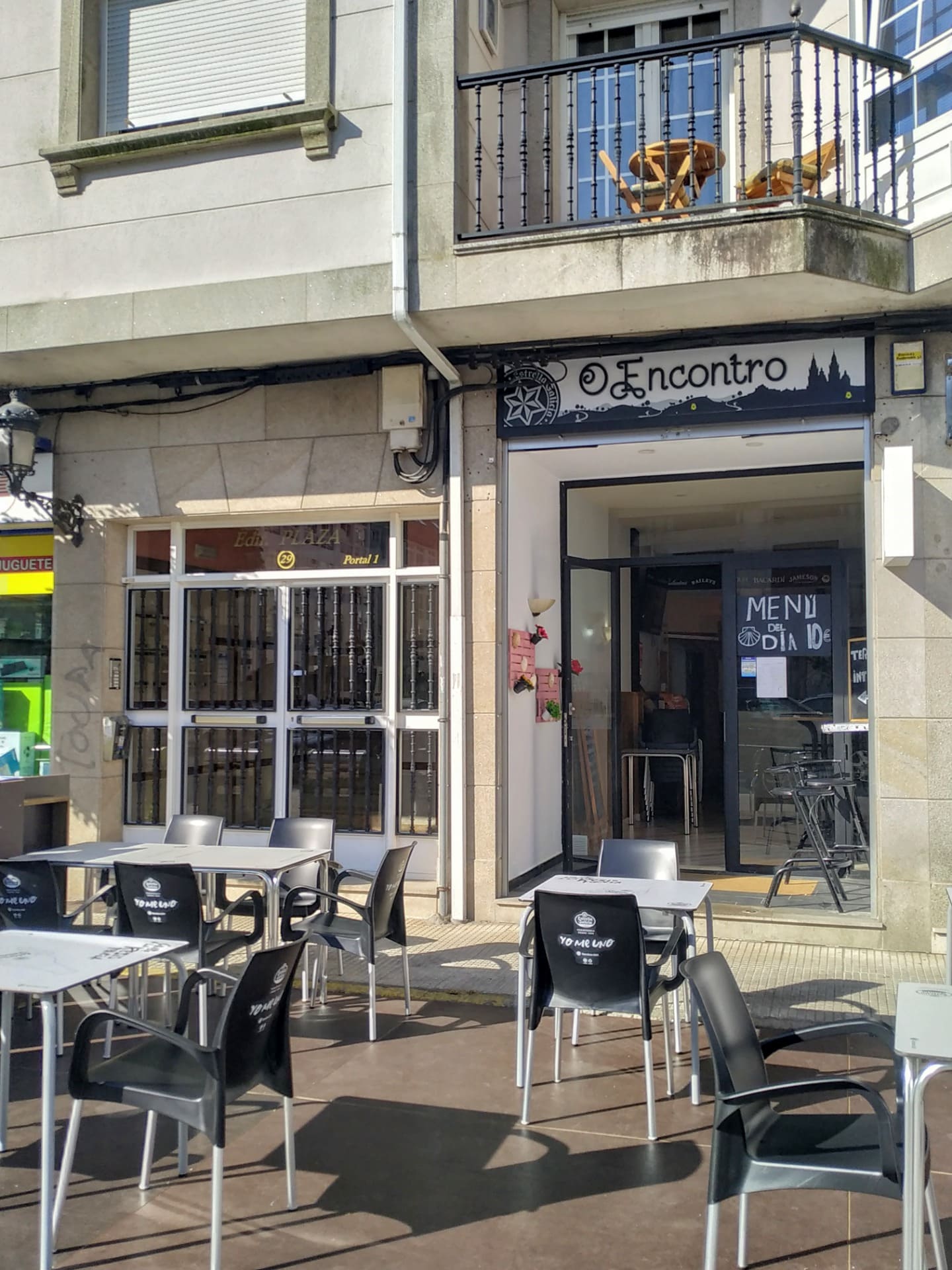 Buenos menús para peregrinos y visitantes de cocina casera gallega a 400 metros de la casa de Concello de Caldas de Reis, Pontevedra.