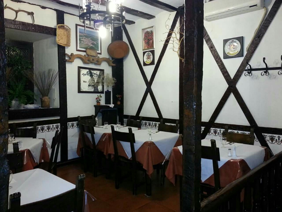 mesas-decoracion-restaurante-ochandiano-vitoria.jpg