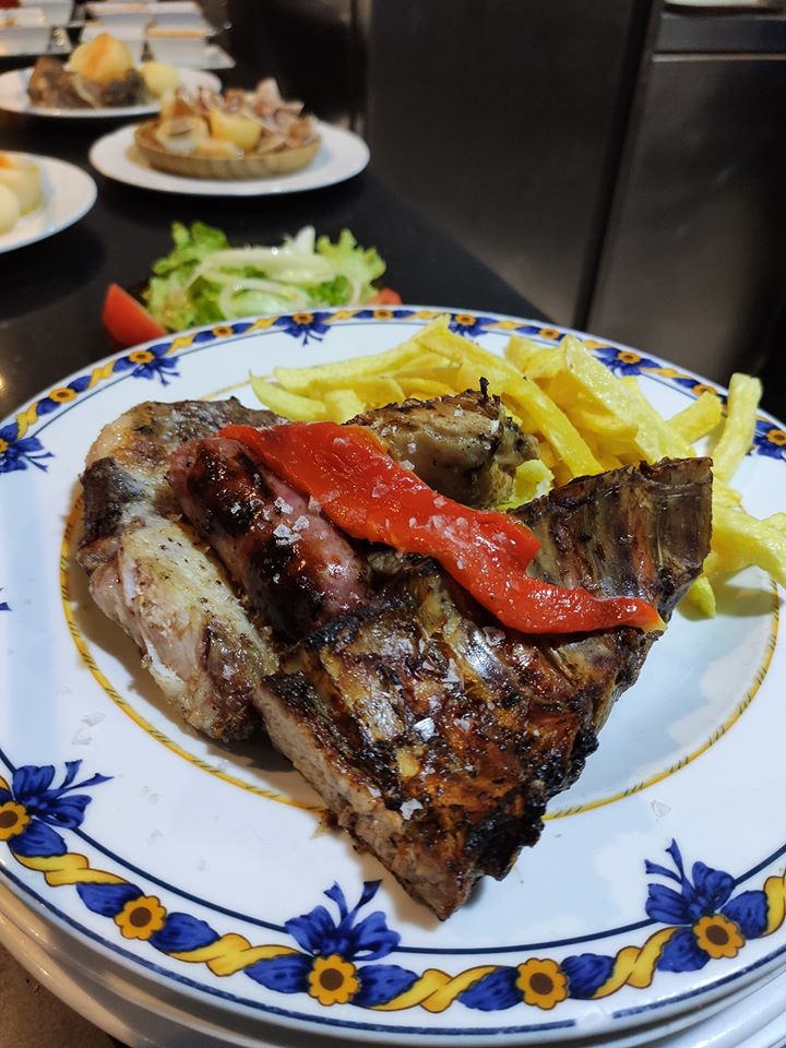 Restaurante de cocina tradicional gallega situado a 15 minutos a pie del Castro de Vigo.                     
