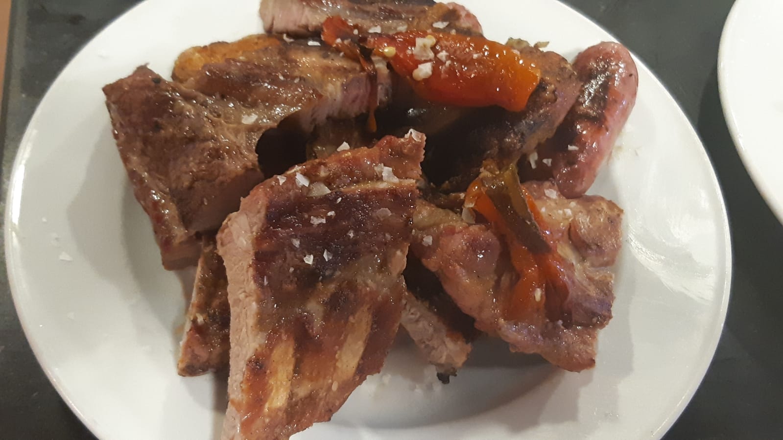 carne-pimientos-rojos-plato-restaurante-peregrinus-pontevedra-vigo-galicia.jpg