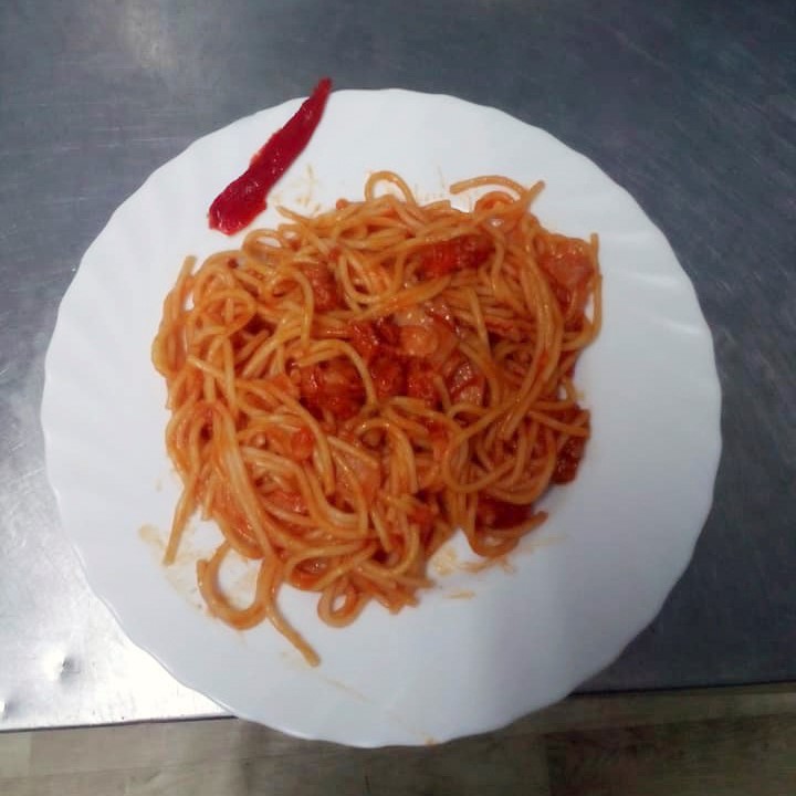 espaguetis-con-tomate-cuadrado-restaurante-portugues-santander.jpg