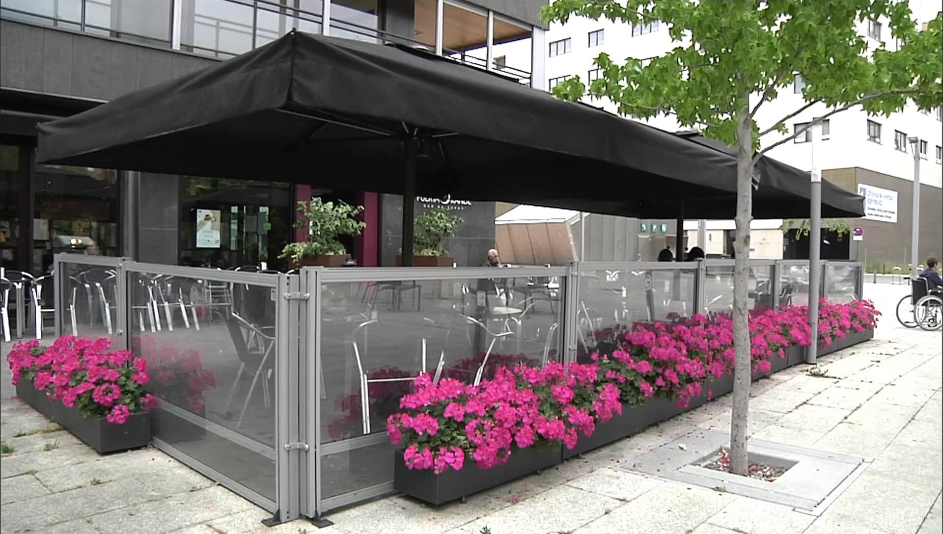  Moderno y céntrico bar restaurante de Vitoria-Gasteiz con terraza y cocina non-stop con productos de temporada y mercado.        
