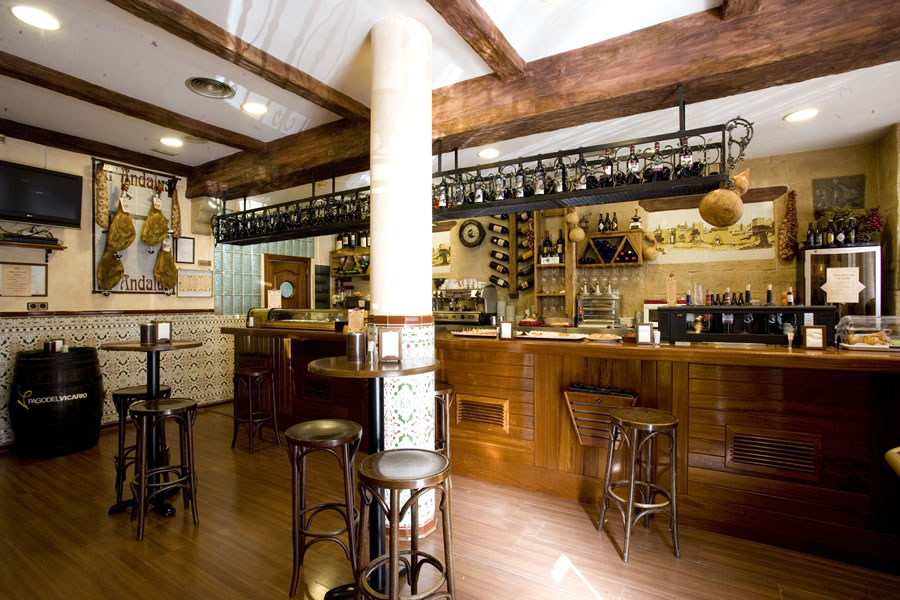 Restaurante con una cocina de temporada con el mejor codillo de Alcalá de Henares a 5 min a pie del Palacete de Laredo.