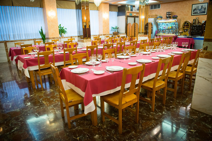 Restaurante con una cocina de temporada con el mejor codillo de Alcalá de Henares a 5 min a pie del Palacete de Laredo.