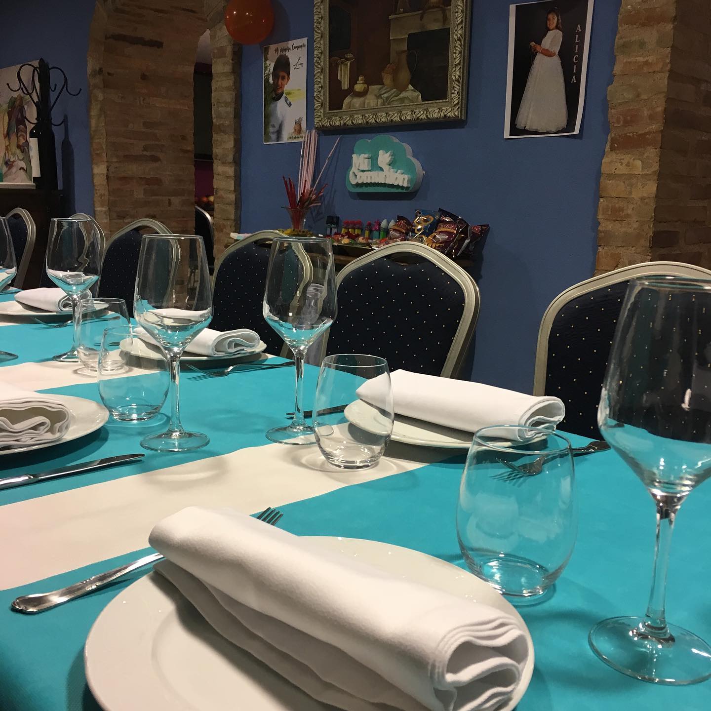 Bar-restaurante situado entre Zaragoza y Lleida a la altura de la salida de la autovía A2 y carretera N2 de Pina de Ebro perfecto para una parada en el camino.