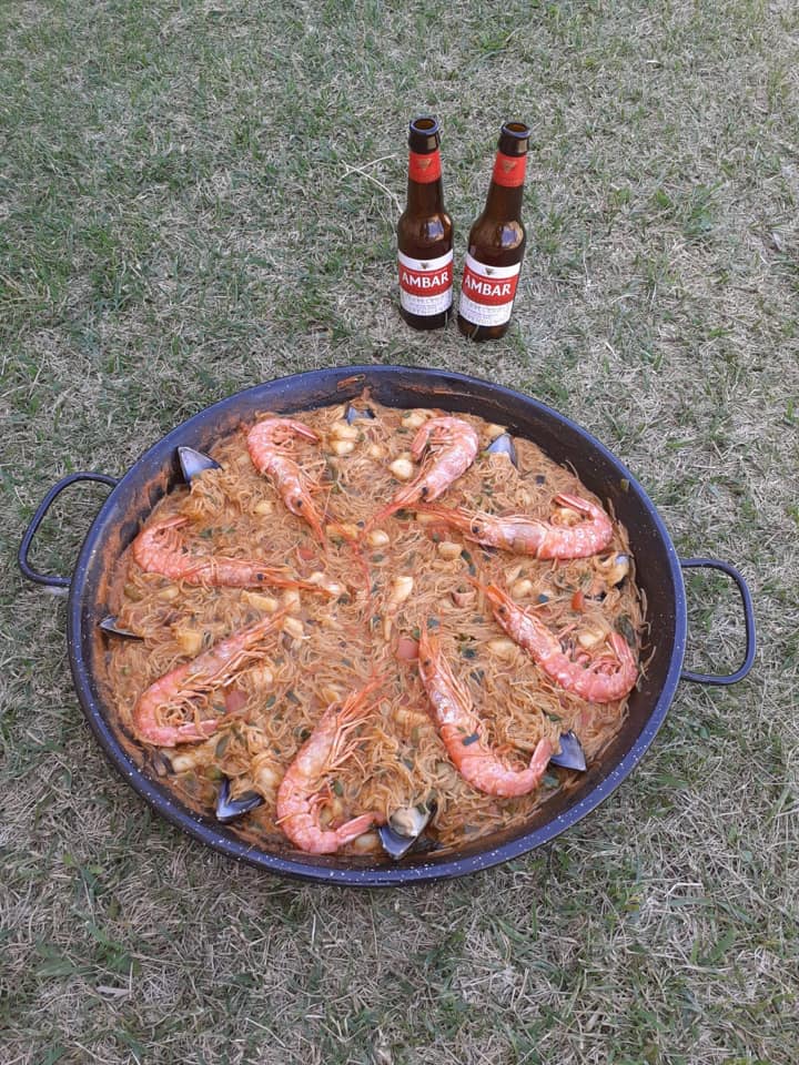 Bar-restaurante situado entre Zaragoza y Lleida a la altura de la salida de la autovía A2 y carretera N2 de Pina de Ebro perfecto para una parada en el camino.