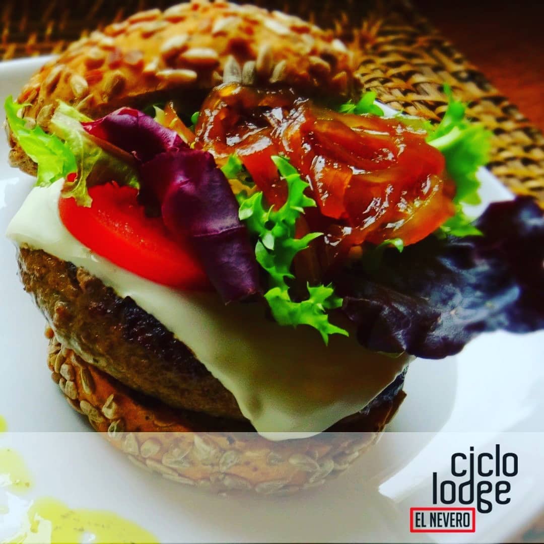 Restaurante para los amantes de los deportes de montaña en la Sierra Norte de Madrid a 10 minutos a pie del Embalse de Pinilla.