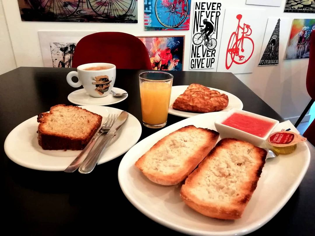 Restaurante para los amantes de los deportes de montaña en la Sierra Norte de Madrid a 10 minutos a pie del Embalse de Pinilla.