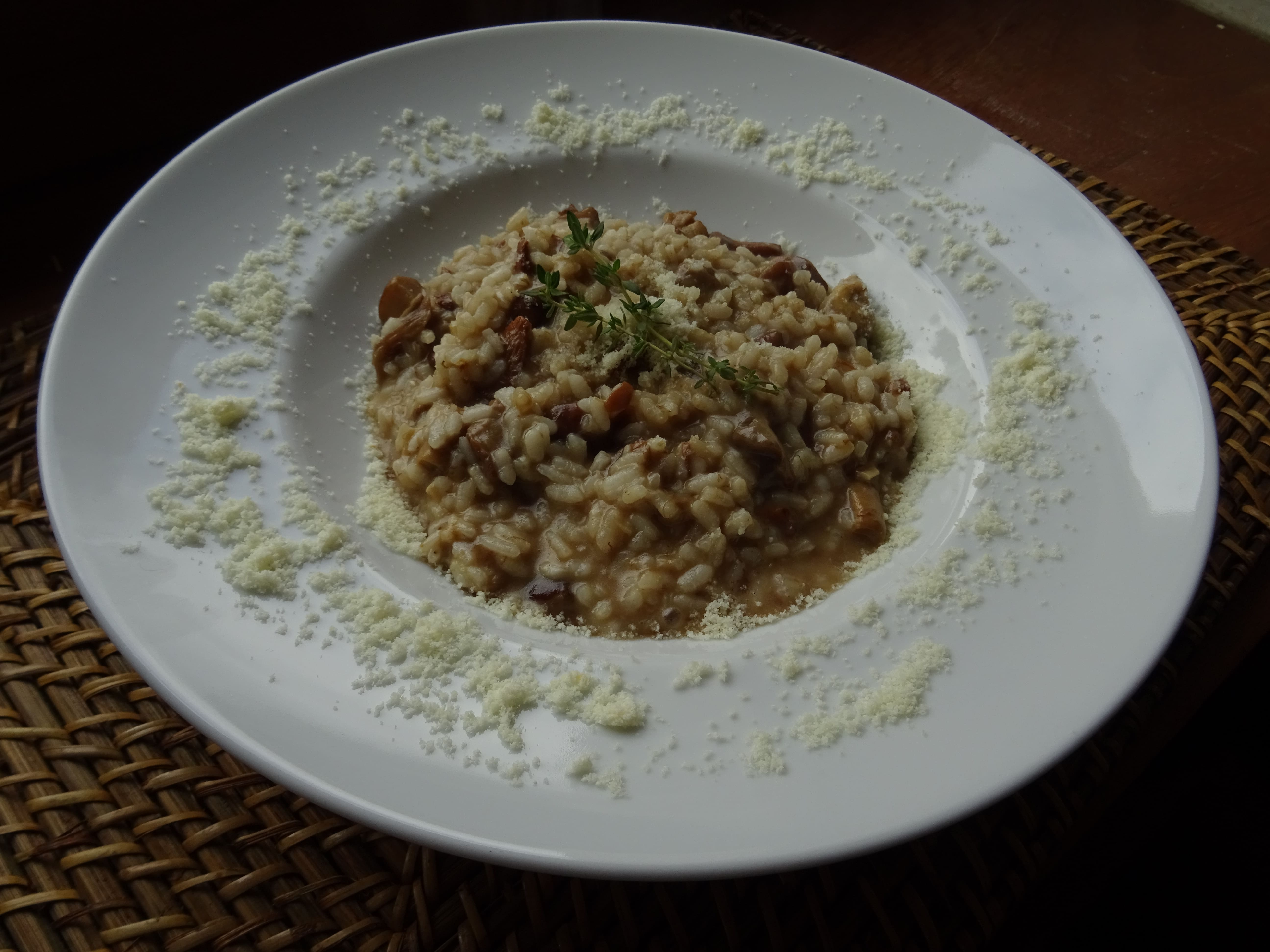 Restaurante para los amantes de los deportes de montaña en la Sierra Norte de Madrid a 10 minutos a pie del Embalse de Pinilla.