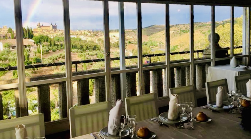 Restaurante situado en un entorno natural y paisajístico  con vistas panorámicas a la ciudad de Toledo con lo mejor de la cocina tradicional y mediterránea.                                                        