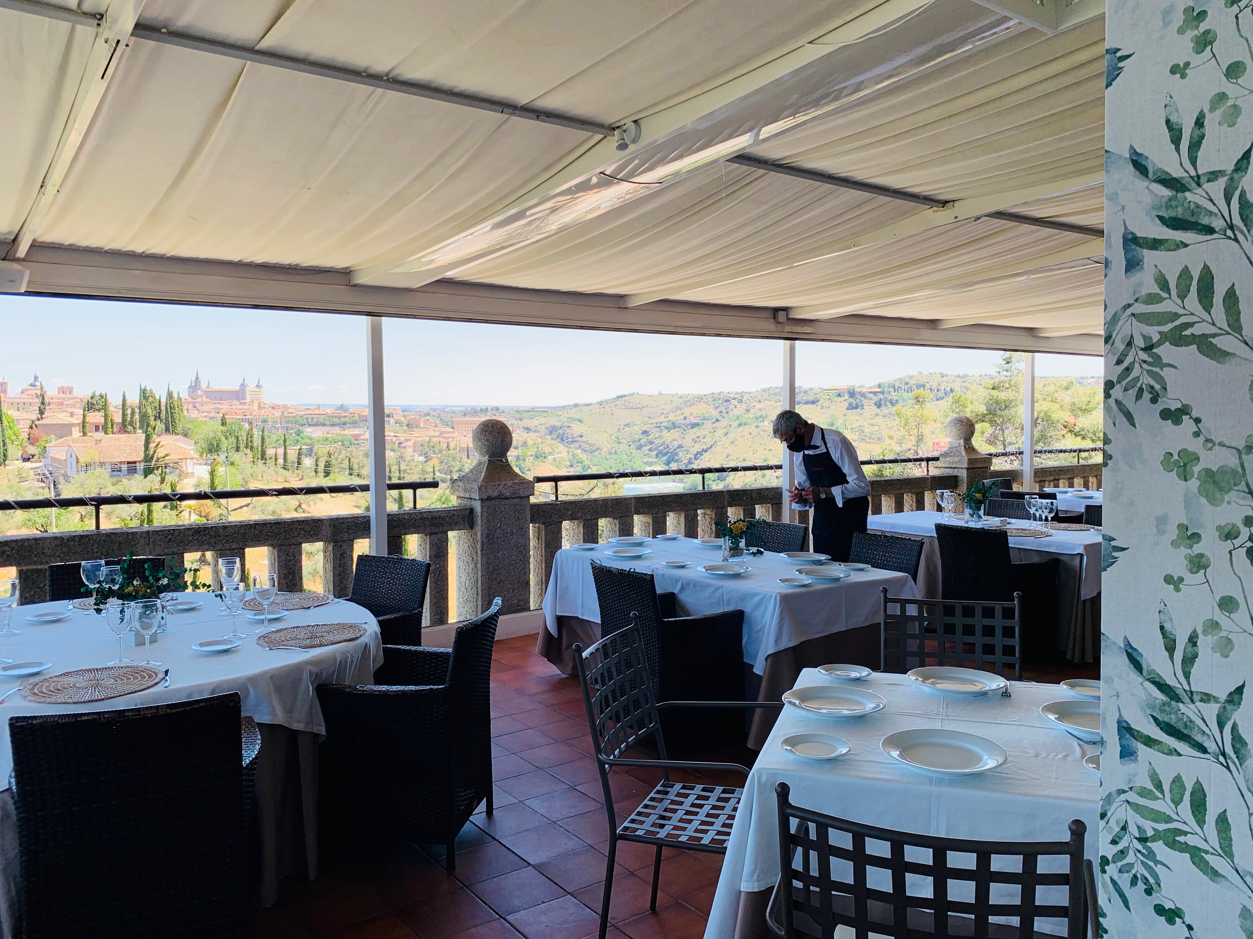 Restaurante situado en un entorno natural y paisajístico  con vistas panorámicas a la ciudad de Toledo con lo mejor de la cocina tradicional y mediterránea.                                    