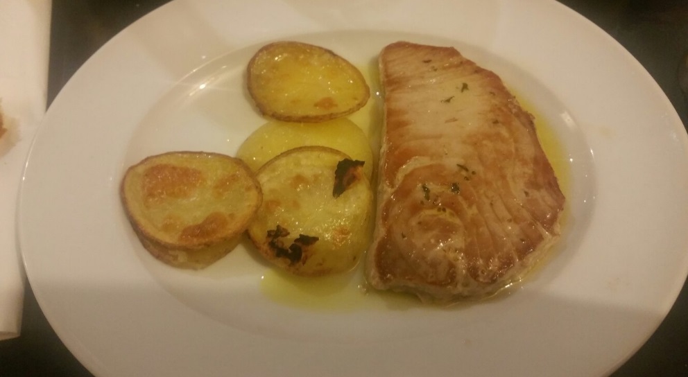 pescado-plancha-patatas-importancia-restaurante-convento-santa-ana-atienza-castilla-mancha.jpg