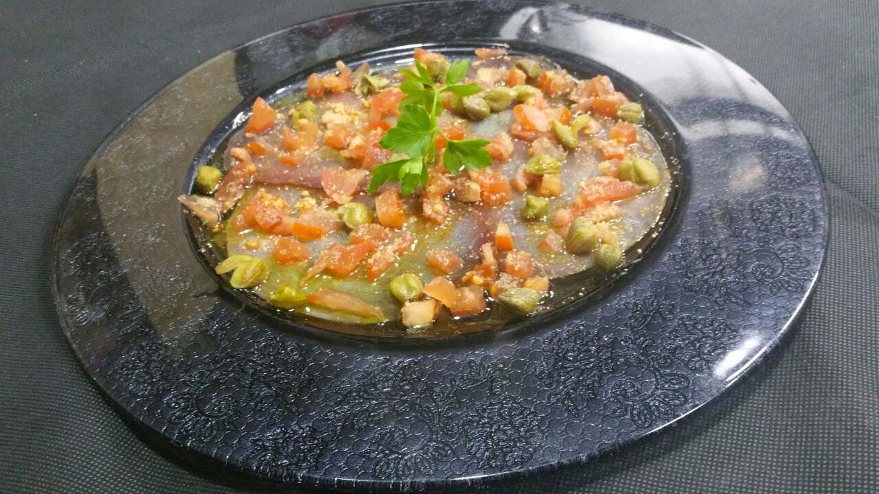 Carnes al horno y a la brasa, arroces murcianos y buen jamón de bellota en el centro de Caravaca de la Cruz y a 1,4 kms del entorno natural Fuentes del Marqués.