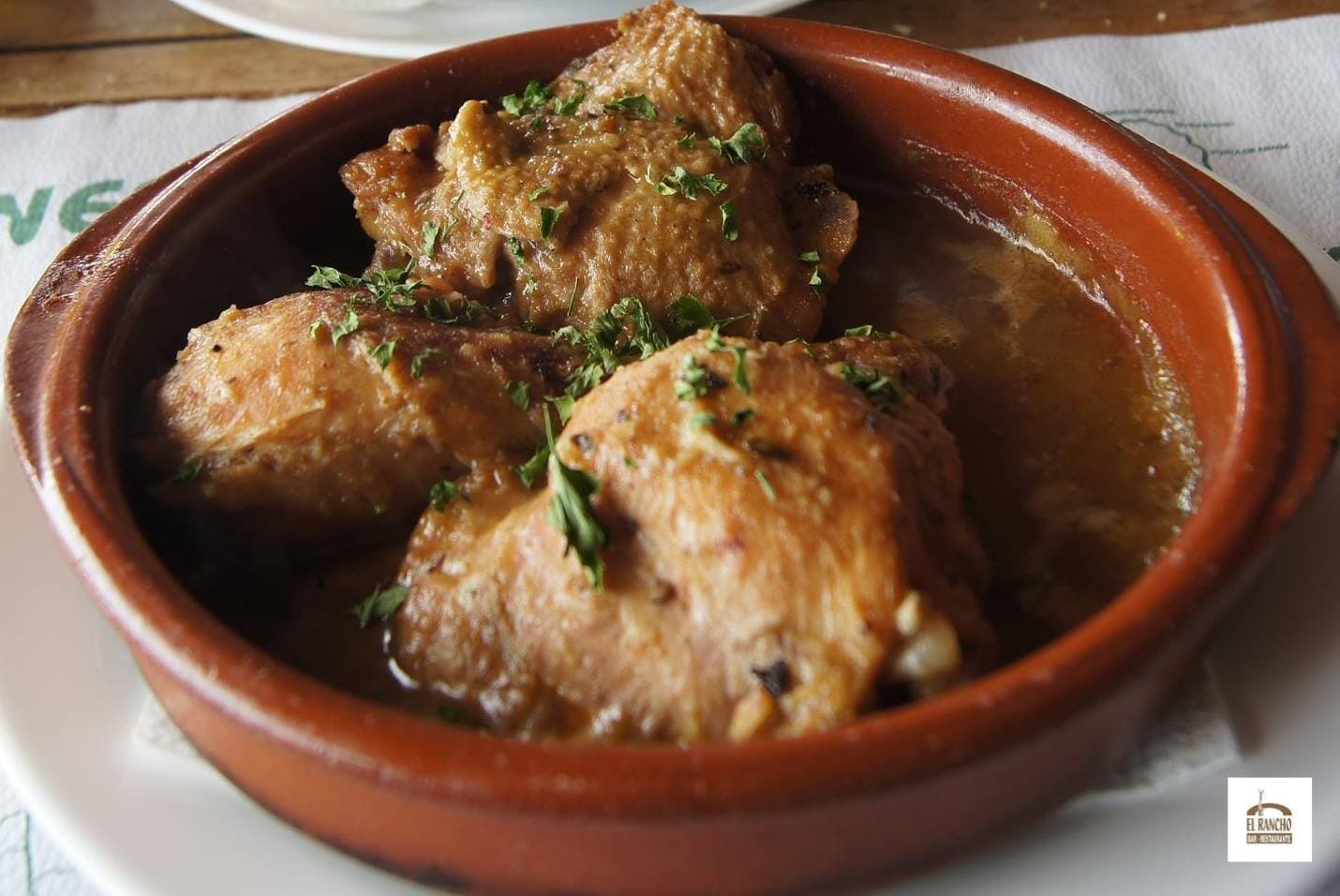 Restaurante rústico y campestre en la carretera de subida al Teide, con una cocina canaria tradicional.