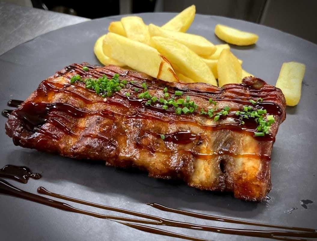 Cocina de mercado en el centro de Andorra la Vella a 3 mins a pie del Puente de Paris.