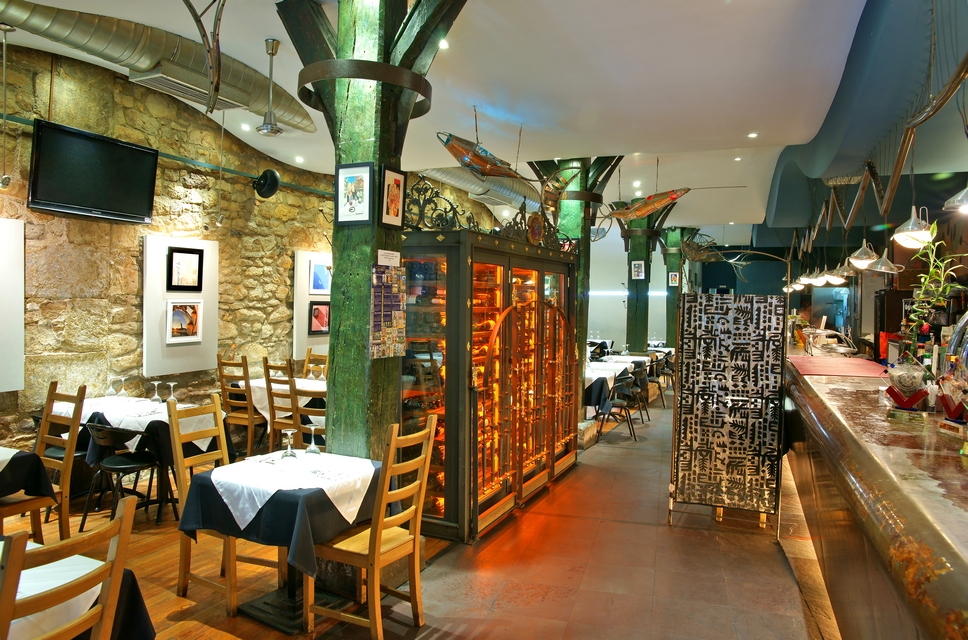 Restaurante donde la gastronomía y arte se asocian en una atmósfera perfecta.                                                     
