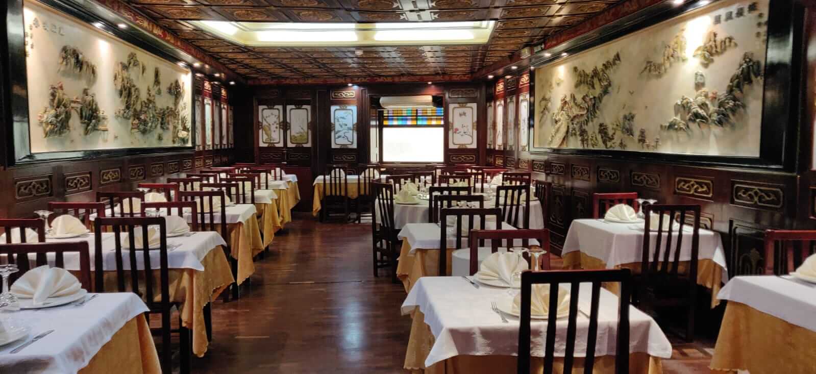 Restaurante de comida china en pleno centro de Pamplona, a tan solo 1 minuto de la Plaza del Castillo.   