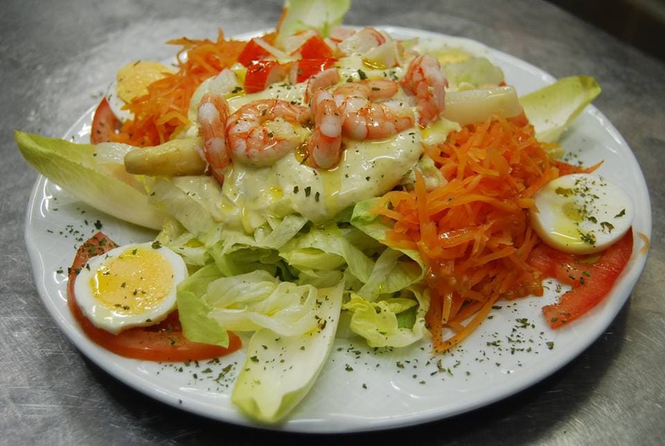 ensalada-con-langostino-restaurante-traviata-laredo.jpg