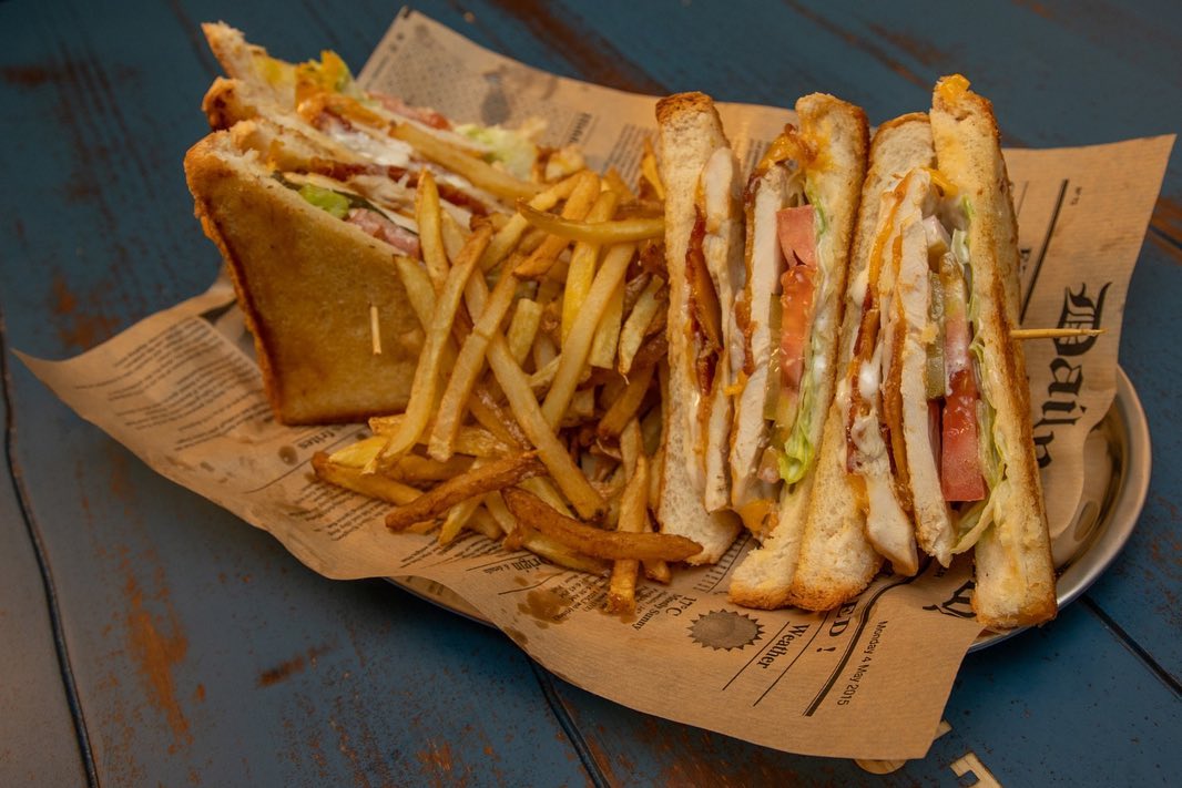 Las mejores costillas y hamburguesas americanas a 7 minutos a pie del Palacete de Laredo en el centro de Alcalá de Henares.