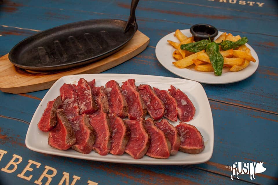 Las mejores costillas y hamburguesas americanas a 7 minutos a pie del Palacete de Laredo en el centro de Alcalá de Henares.