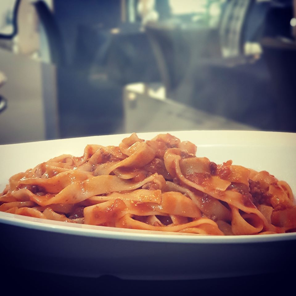 tagliatelle-alla-bolognese-pasta-restaurante-sapore-a-italia-granada.jpg