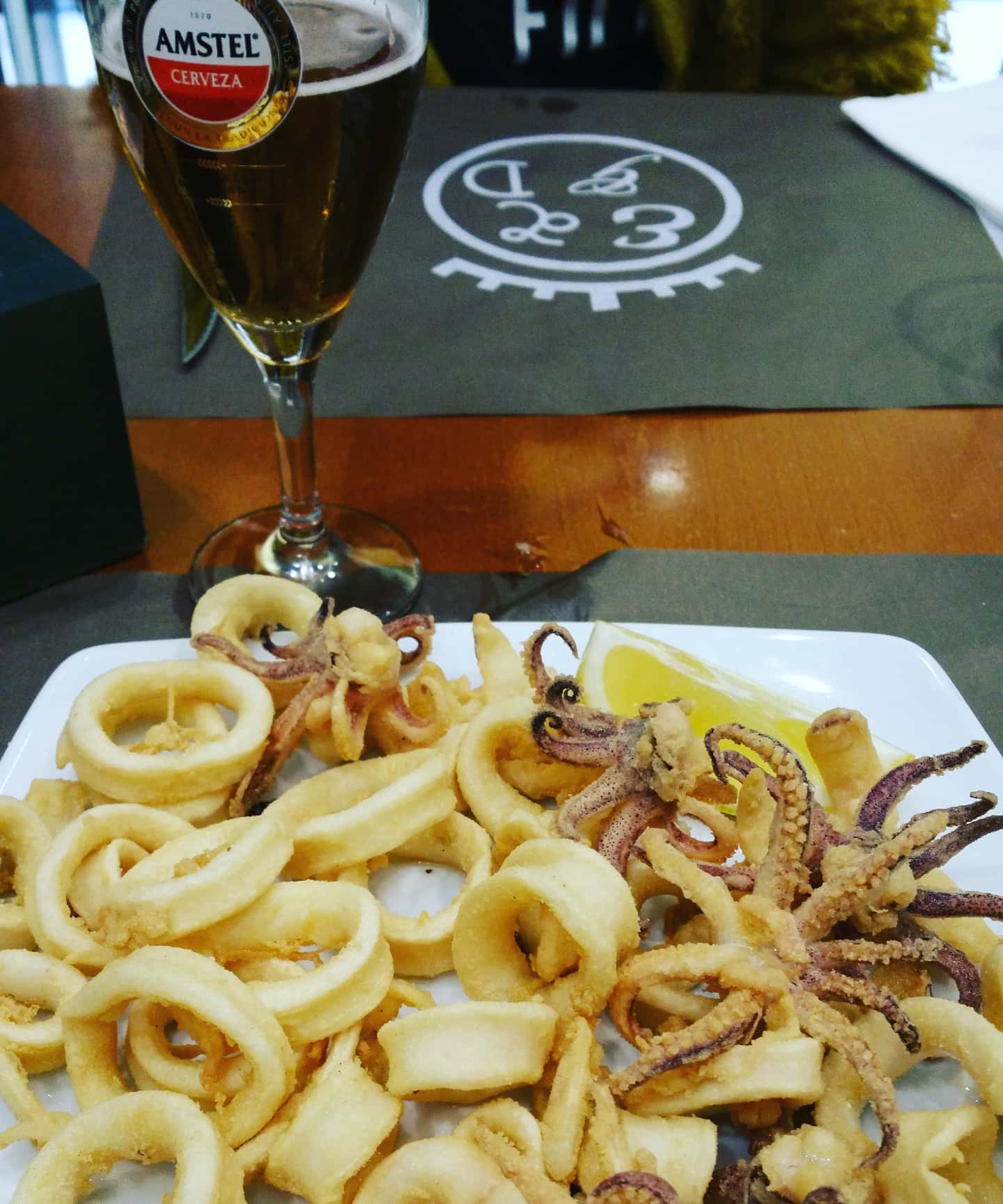 calamares-fritos-restaurante-taberna-divisa-blanca-granada-andalucia.jpg