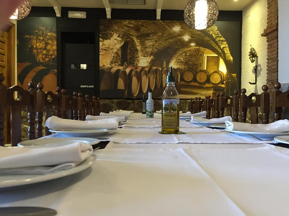 Restaurante de cocina tradicional mediterránea, a 10 minutos del Teatro Infanta Leonor.         