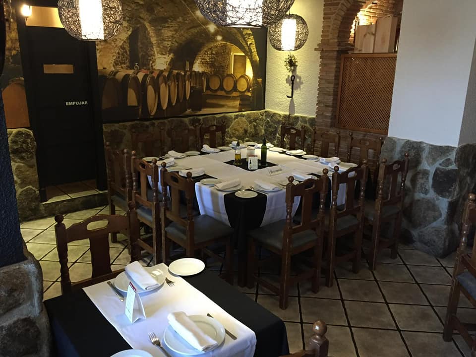 Restaurante de cocina tradicional mediterránea, a 10 minutos del Teatro Infanta Leonor.        