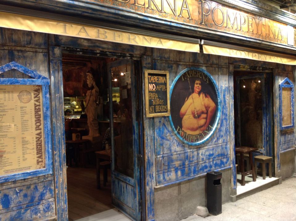 Restaurante ambientado en la mítica ciudad de Pompeya que ofrece una mezcla de comida italiana y española.                                                       