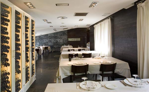 Restaurante asador en el Monte Artxanda desde 1920 con especialidad en chuletones.               
