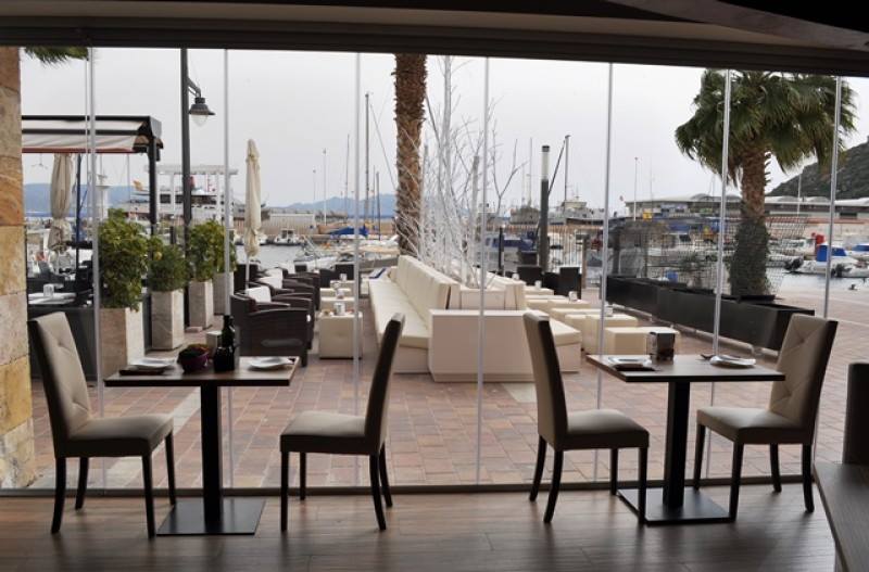 Cocina mediterránea en el mismo Puerto de Mazarrón mientras disfrutas de unas magníficas vistas al puerto deportivo.                        