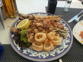calamares-anchoas-sardinas-fritos-limon-restaurante-viggos-puerto-de-mazarron-murcia.jpg
