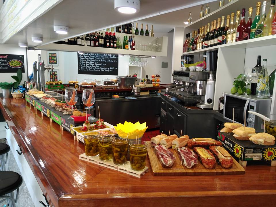 bar-cafeteria-zubi-ondo-portugalete-puente-colgante-barra.jpg